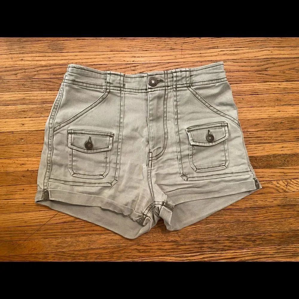 Abercrombie & Fitch light olive green shorts